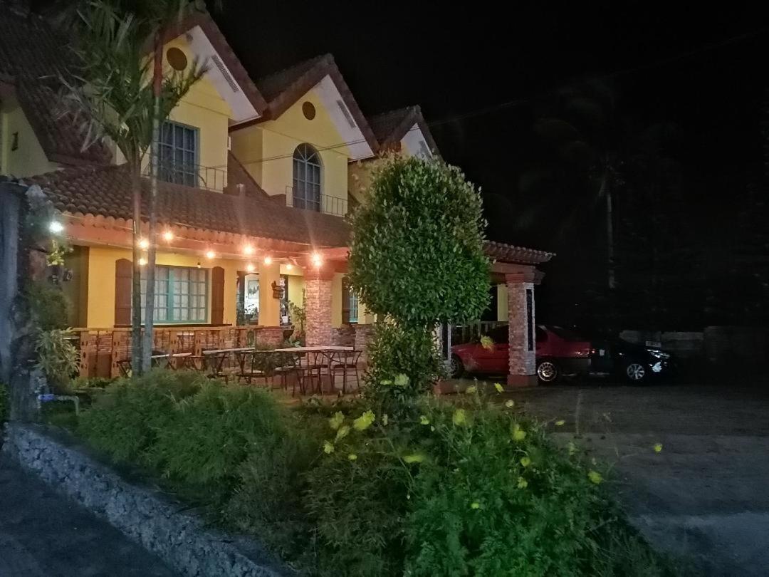 Casa Marcosa Hotel Tagaytay City Buitenkant foto